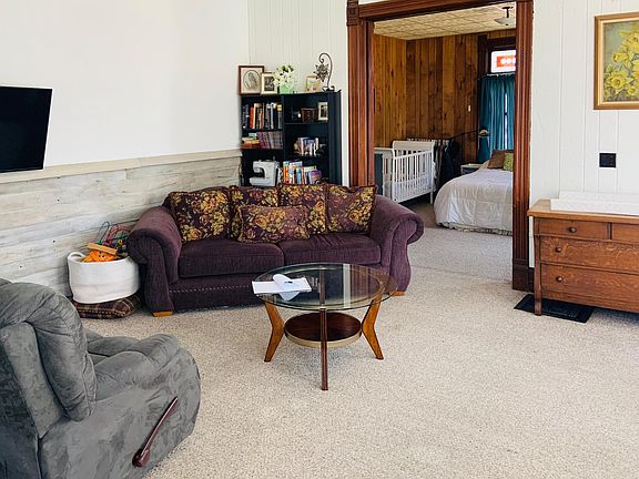 4th image of 323 N Main St APT 1