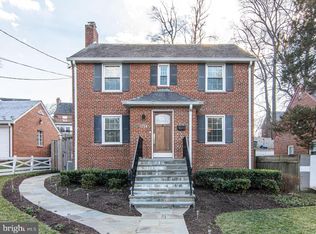 1334 Leegate Rd NW, Washington, DC 20012