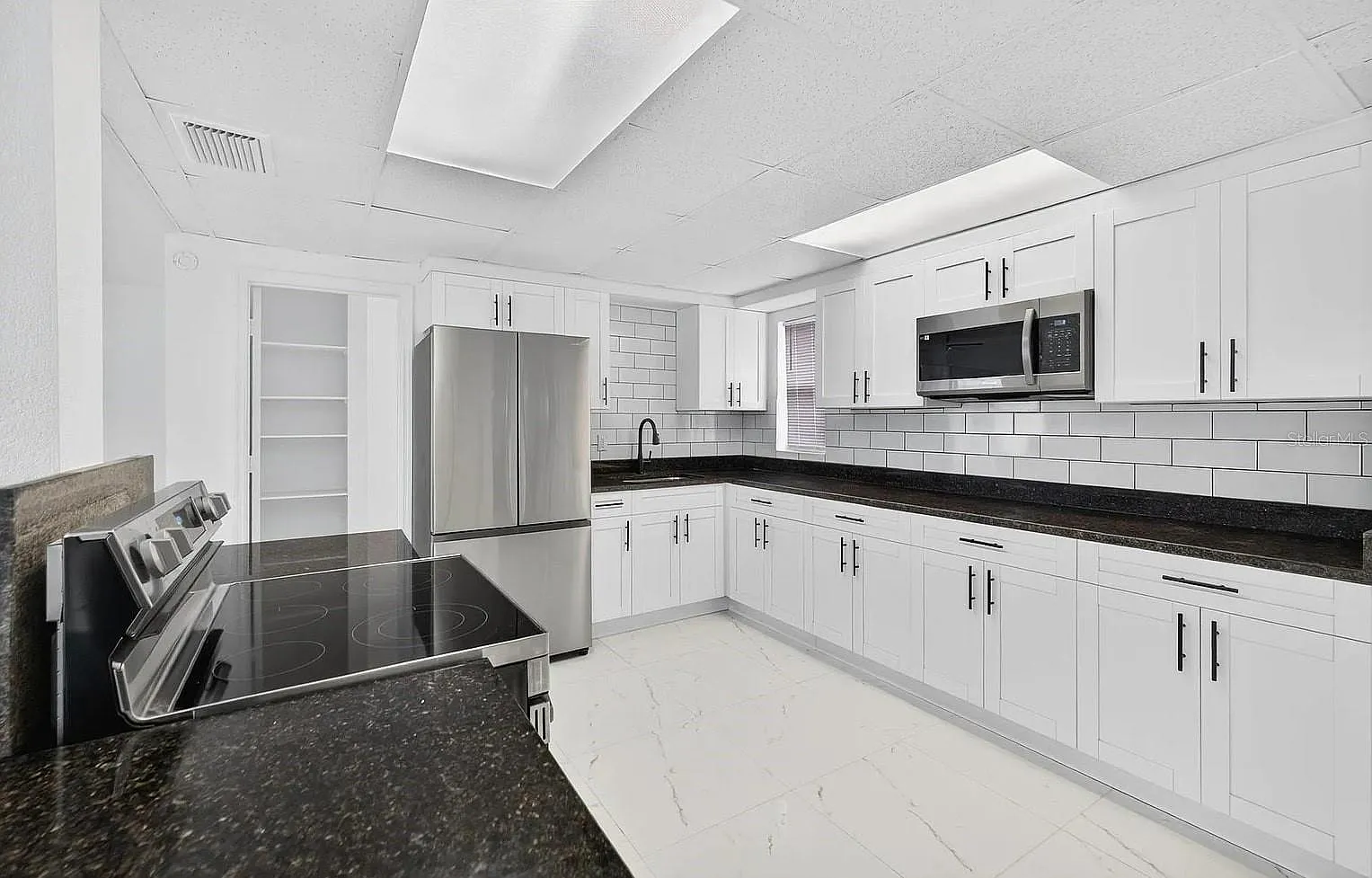 2 bed, 1.5 bath, 1100 sqft, $1,900 — Photo 4