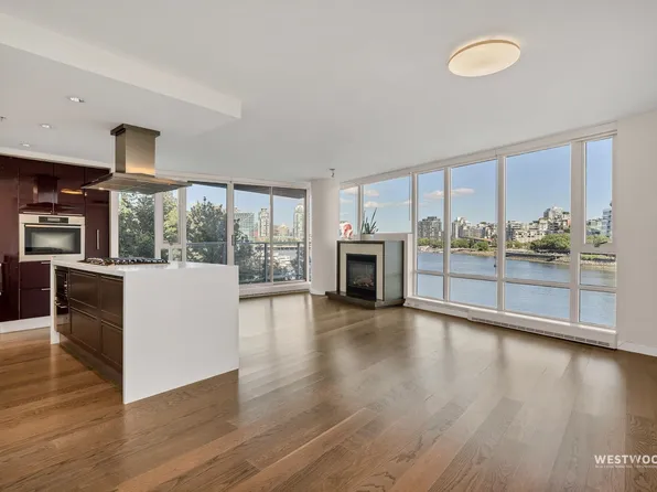 8 Smithe Mews #501, Vancouver, BC V6B 0A5
