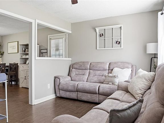 5th image of 252 Vaughan Town Rd