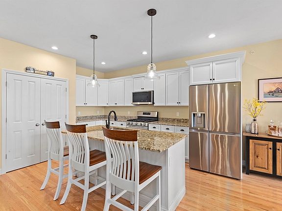 2nd image of 16 Daisy Ln