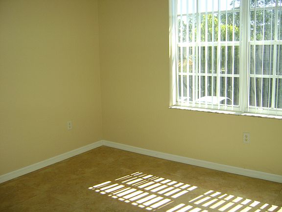 4th image of 402 Belmont Pl #2