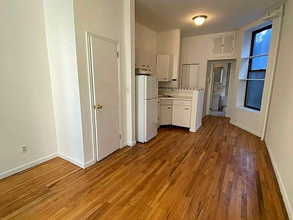 4th image of 245 E 62nd St #5A
