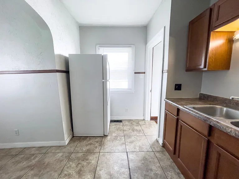 225 S College Ave — Photo 22
