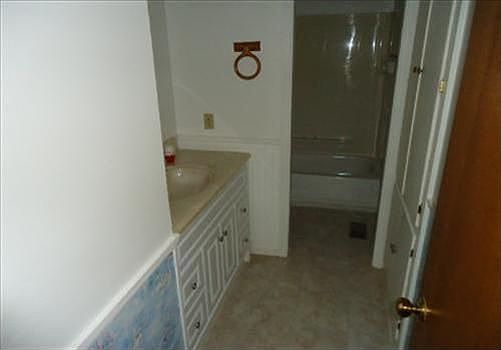 3rd image of 1605 Greenwood Ct