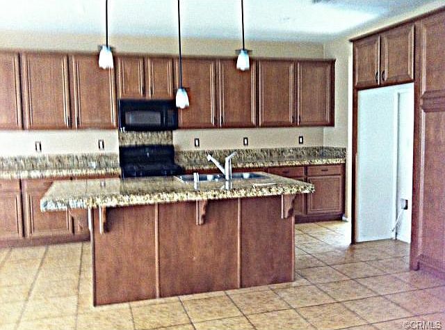 2nd image of 1833 English Oak Way