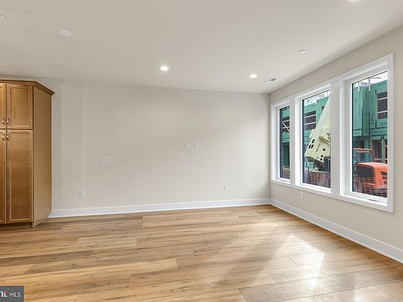 3rd image of 3001 Cityview Walk #196