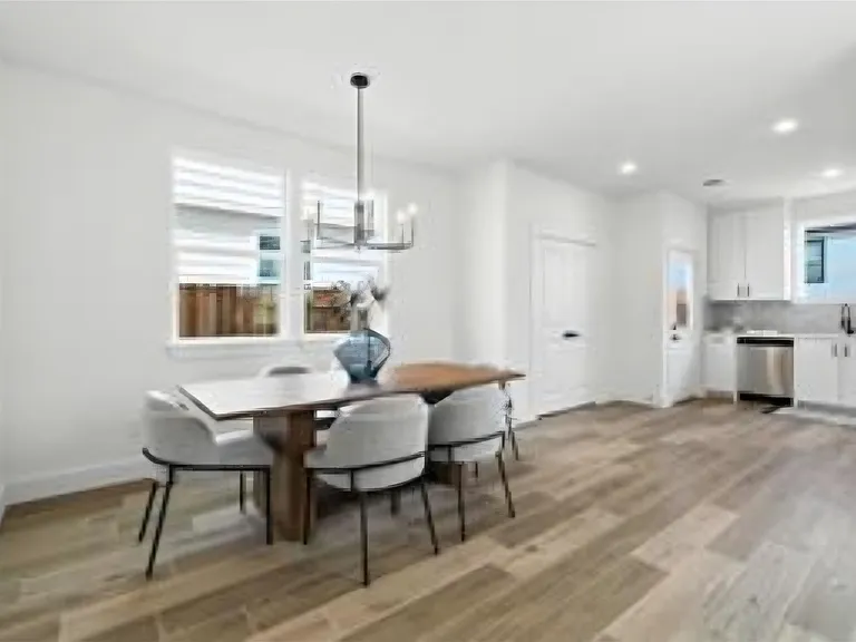 127 S Virginia St — Photo 3