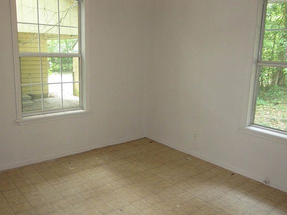 5th image of 1706 N Troup St