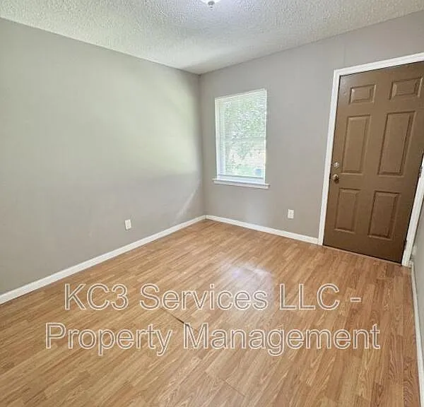 2601 NW Frances St — Photo 9