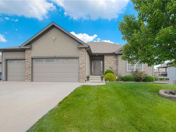 1724 Harbor Dr, Kearney, MO 64060