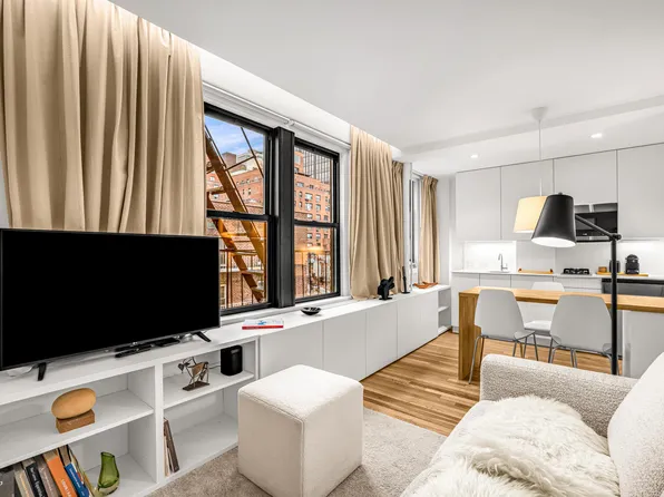 321 East 54th Street image 4 of 7