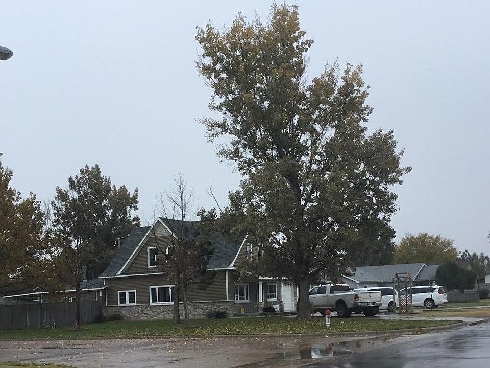 2nd image of 900 W City Limits St