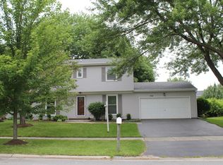 102 N Whispering Hills Dr, Naperville, IL 60540