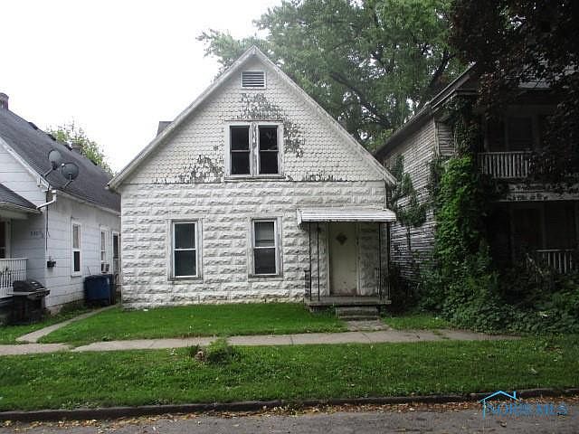 1st image of 328 E Weber St