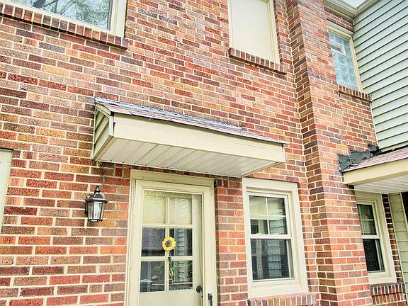 4th image of 328 Durrell Ave