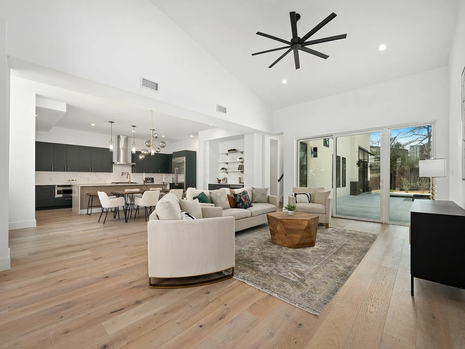 1119 Fairmount Avenue — Photo 3