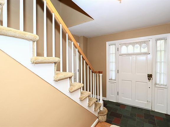 3rd image of 595 Birney Ln