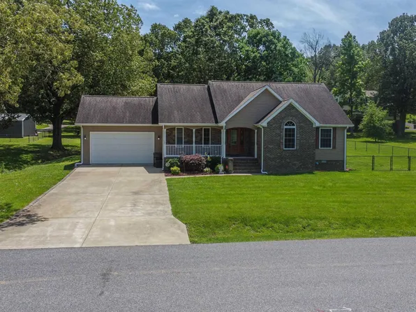 215 Royal Park Dr, Calvert City, KY 42029