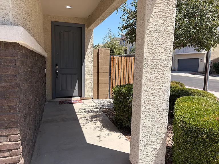 726 W Flintlock Way — Photo 4