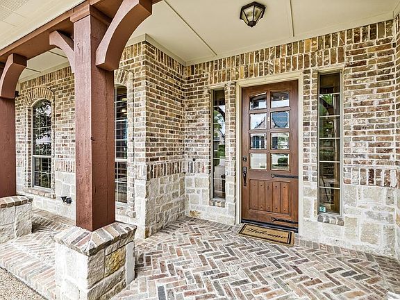 4th image of 1070 Harvest Hill Dr