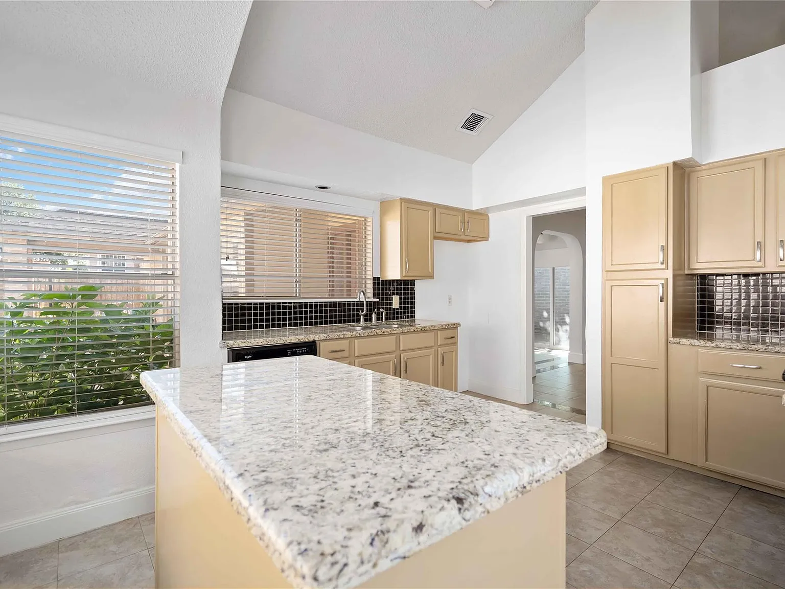 3 bed, 2.0 bath, 1815 sqft, $1,895 — Photo 4
