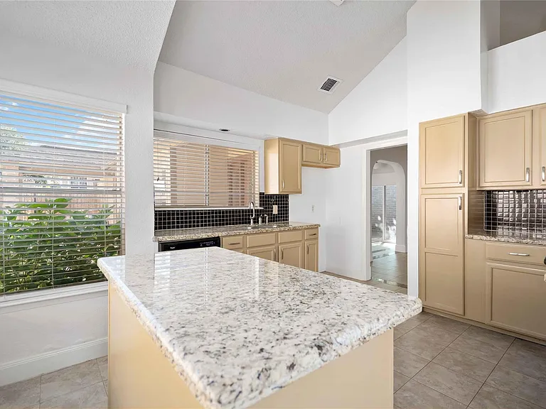 16054 Hidden Acres Dr — Photo 4