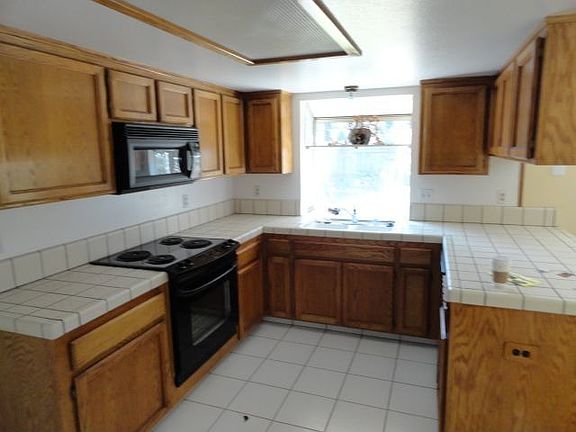 2nd image of 1187 E El Paso Ave