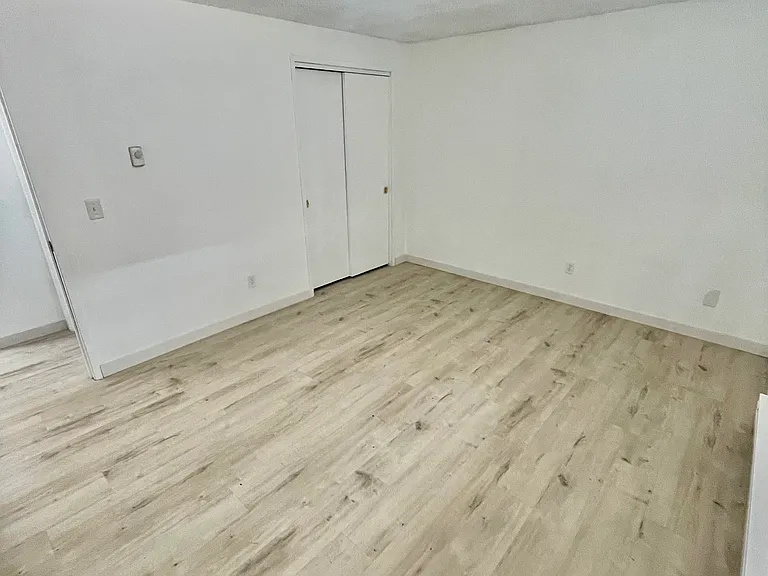 305 S Evergreen Rd — Photo 6