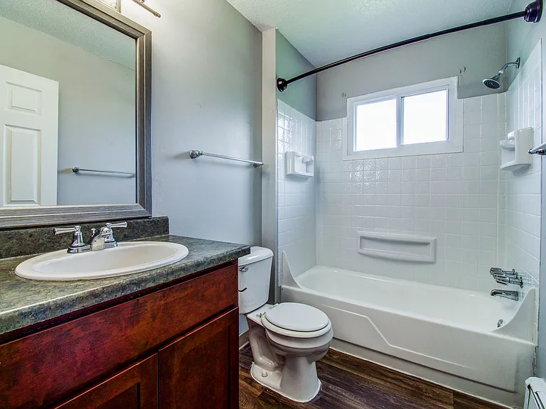 Hillcrest Club Apartments — Photo 57