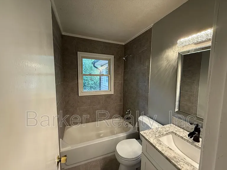 3917 Greenleaf St #A — Photo 10