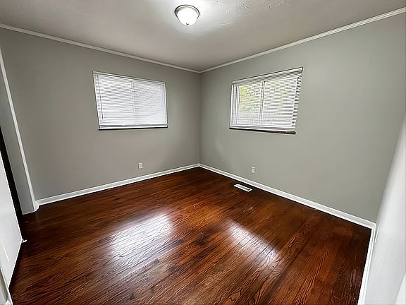 5th image of 203 E Springdale Ave