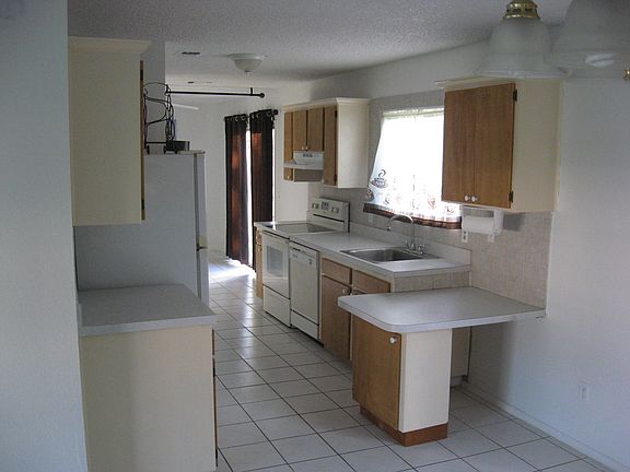 5th image of 1512 SE Arenson Ln