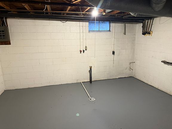 4th image of 905 N Meadows Ct #D