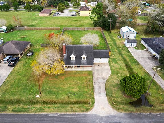 2nd image of 685 Tinkler St