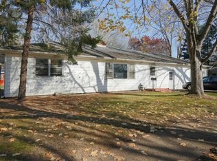 425 E Clinton St, Constantine, MI 49042