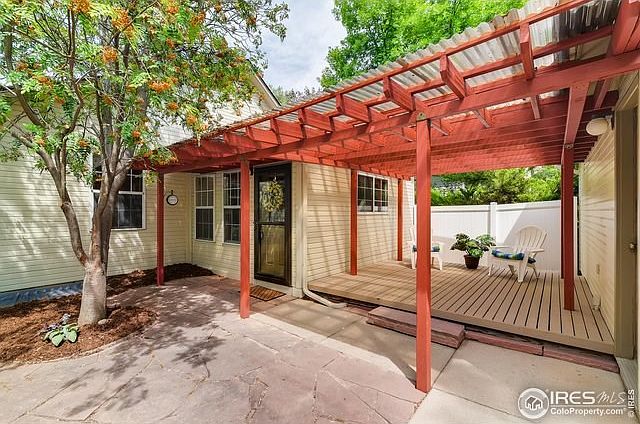 Enclosed Back Yard Entry/Covered Deck