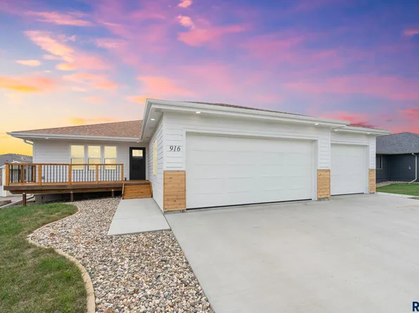 916 Trojan Ave, Hartford, SD 57033