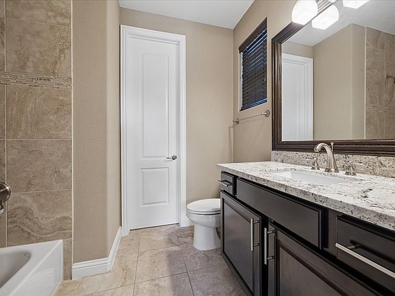5th image of 1115 W 18th St #A