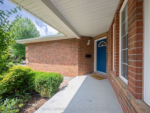 3rd image of 60 Woliston Cres