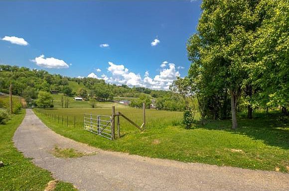 1st image of 2 Carroll Creek Rd