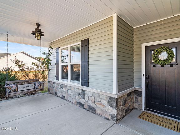 4th image of 320 Fairfax Drive