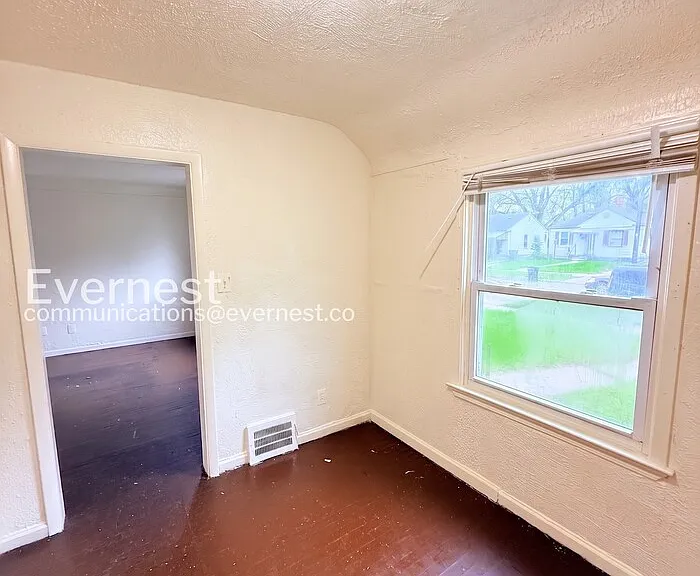 18659 Shaftsbury Ave — Photo 6