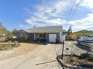 824 Seabreeze Dr, Ruskin, FL 33570