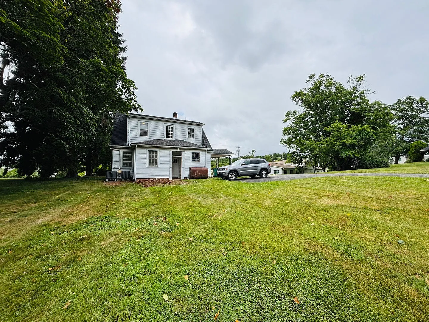 4 Bedroom 2 Bathroom house — Photo 3