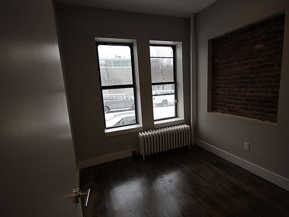 2nd image of 142 Scholes St #Aa2