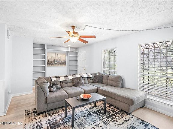 5th image of 8150 SUTTON Place E