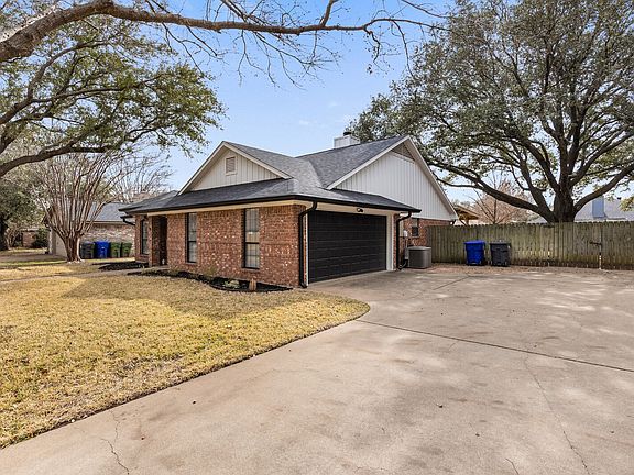 3rd image of 55 Wisteria St