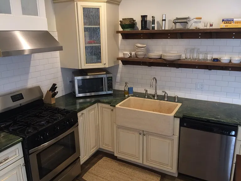 561 S O St #B — Photo 2
